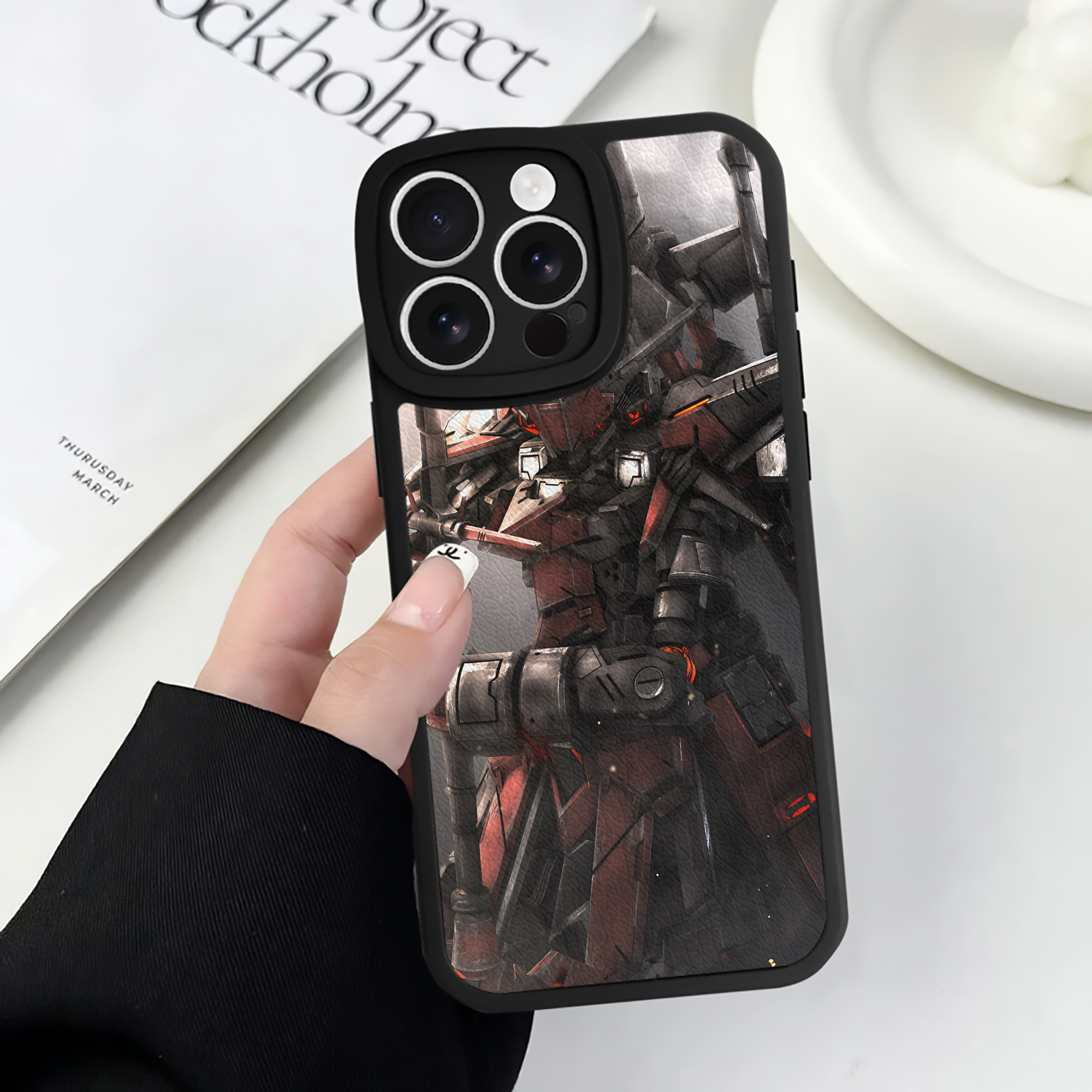 （画像用） 機動戦士ガンダム Mobile Suit Gundam 【iPhone 16シリーズ対応】シリコンスマホケース（レザー調） 材質：シリコン